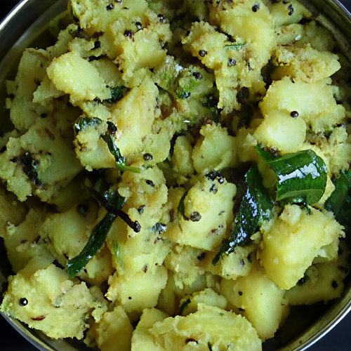 Bateta Bateta nu Shaak (Gujarati Potato Curry) – Shayona UK